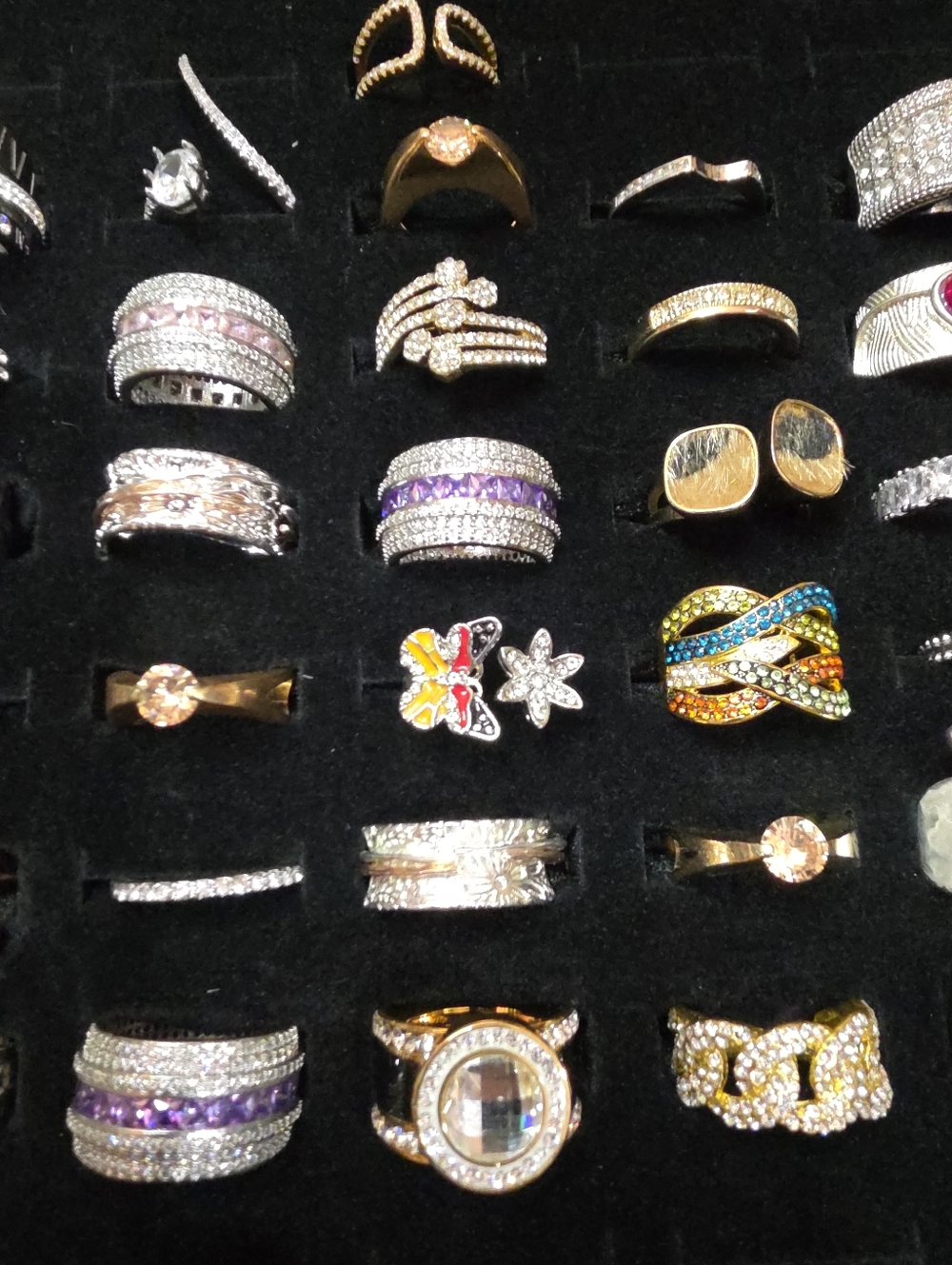 RESELLERS! LOT OF 50 HIGH QUALITY FASHION RINGS ALL IN EXCELLENT CONDITION - Picture 5 of 15
